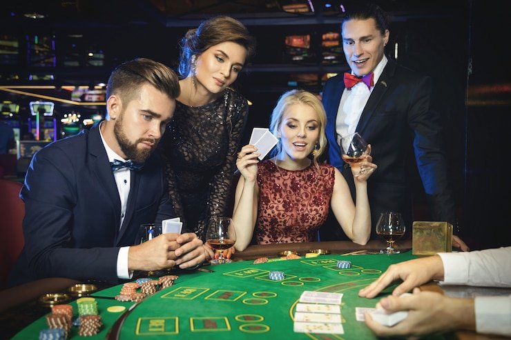 Antarmuka meja Domino QQ di putarslot88 dengan tampilan kartu dan pot permainan